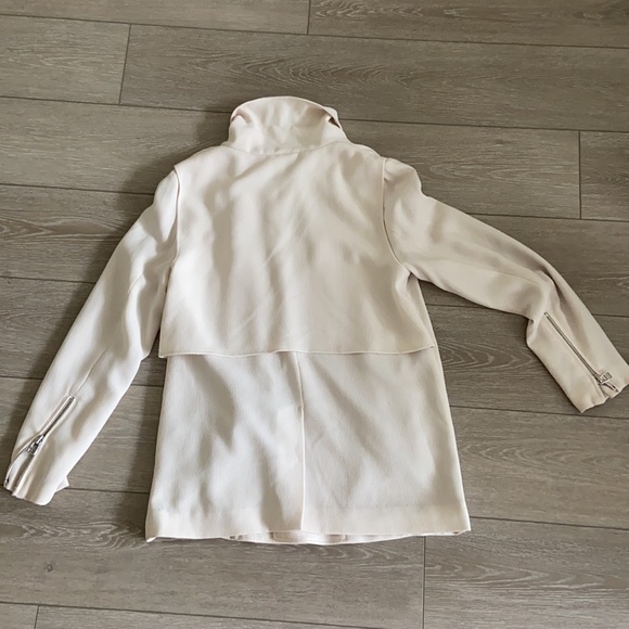 Aritzia Wilfred button up coat - Picture 5 of 7